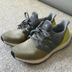 Adidas Kids Sneakers in Gray and Lime